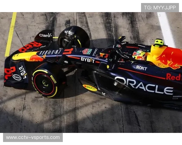 维斯塔潘称赛前专注陪伴家人与处理车队事务