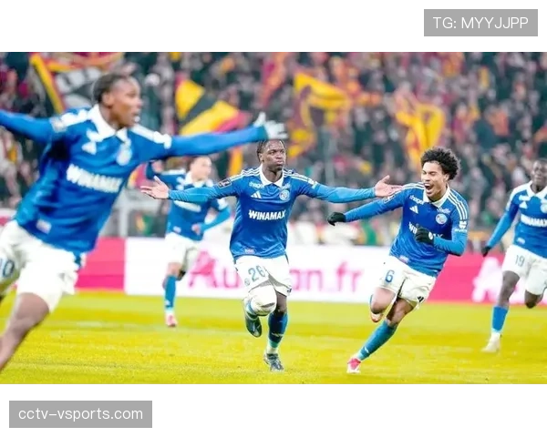 白堡主场2-0力克里尔，埃梅加双响助球队稳居积分榜前列